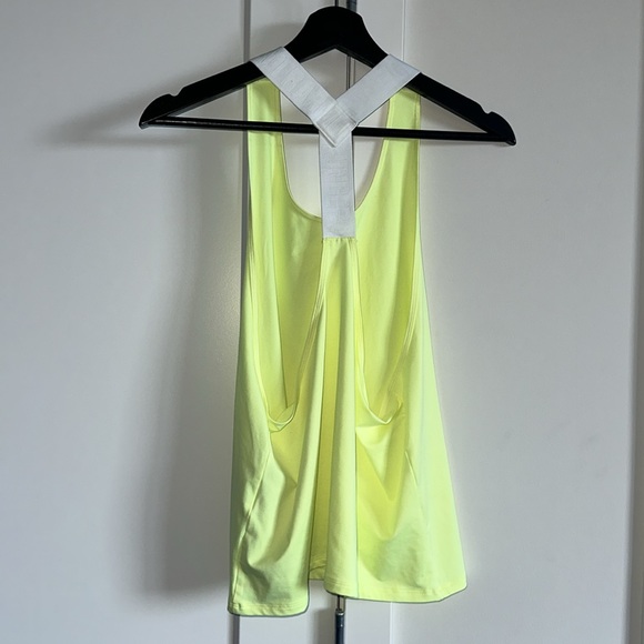 Under Armour Tank w tags - Picture 4 of 9